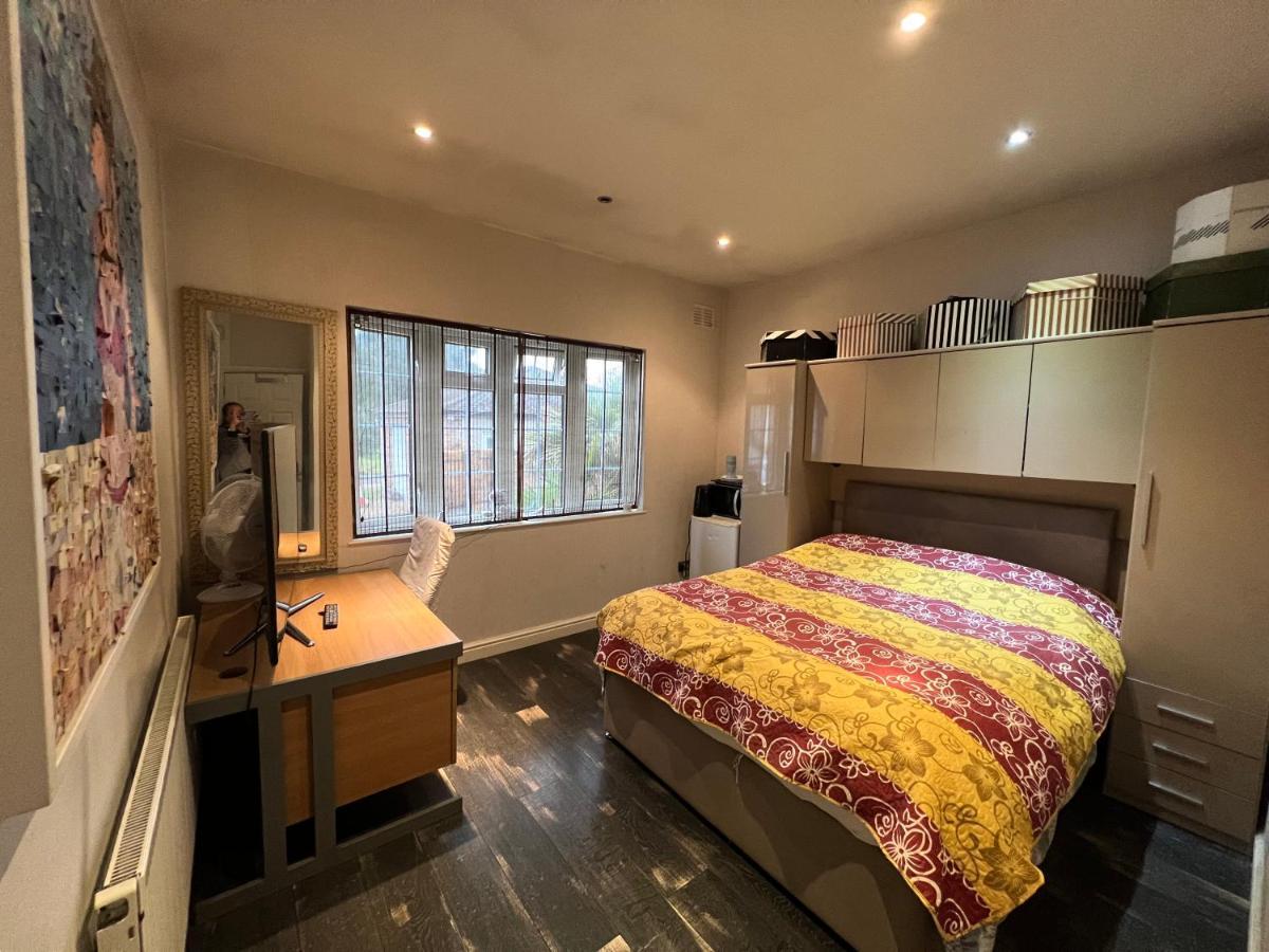 The Caduceus- Residence Chertsey Extérieur photo