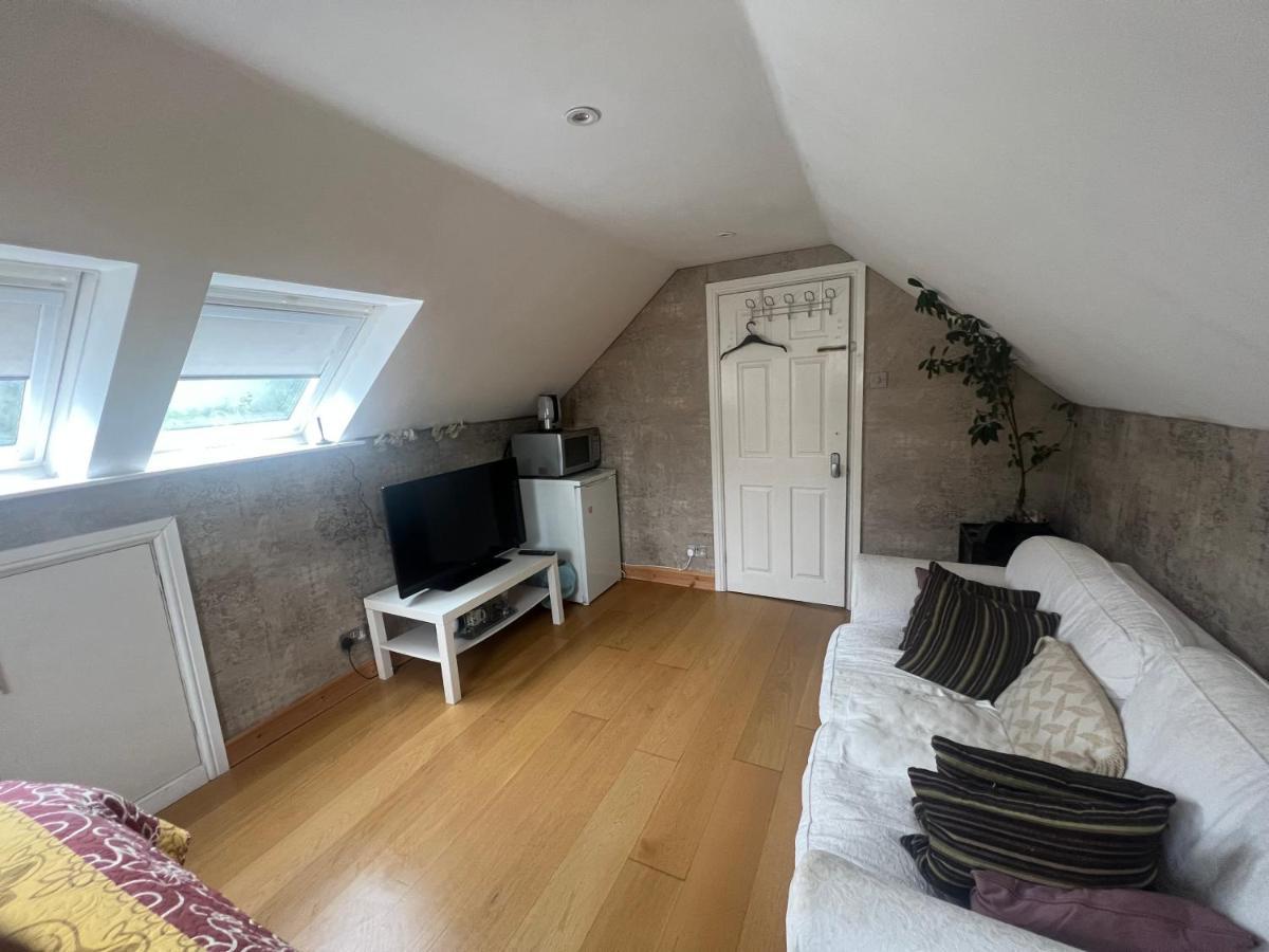 The Caduceus- Residence Chertsey Extérieur photo