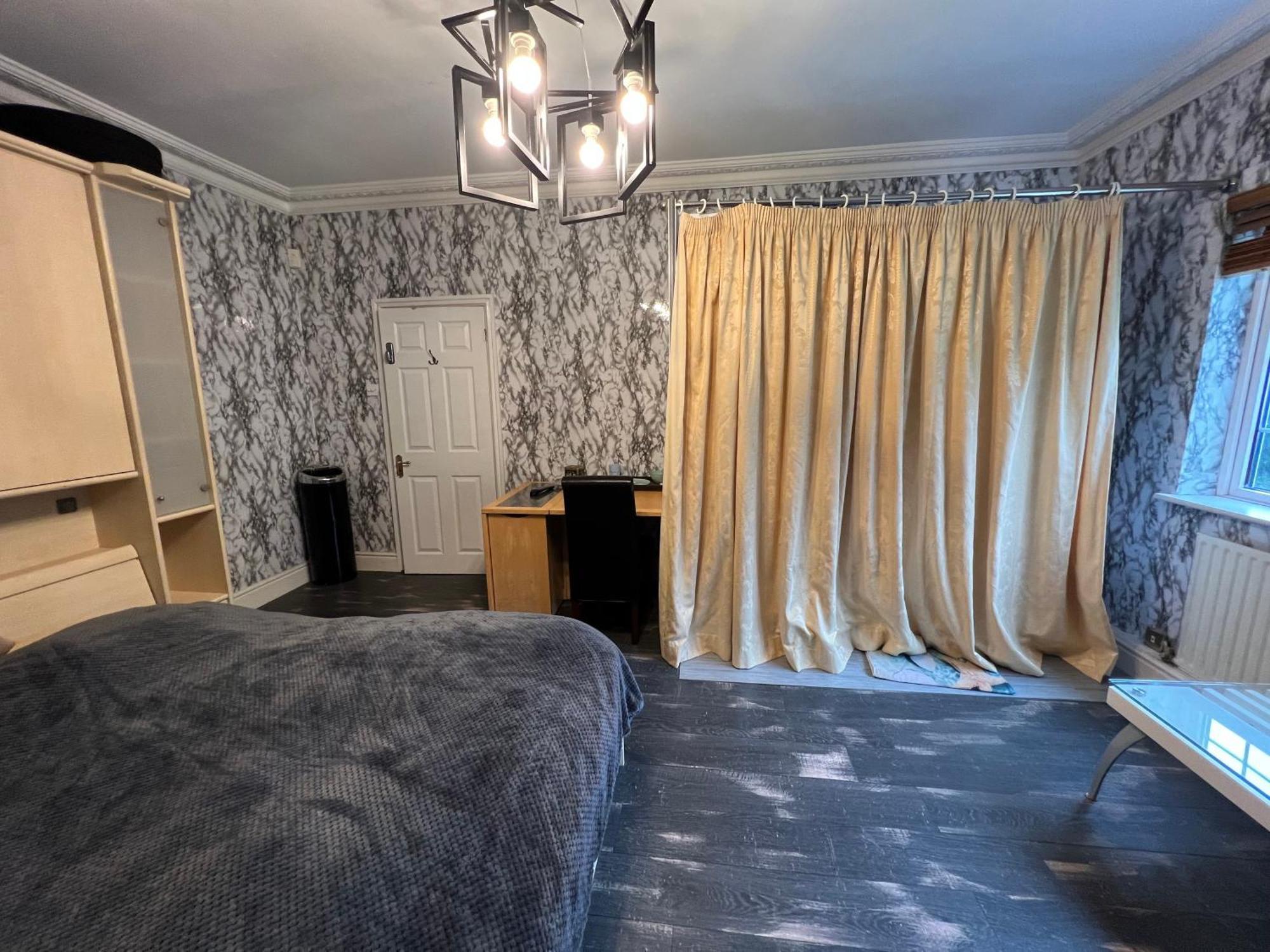 The Caduceus- Residence Chertsey Extérieur photo