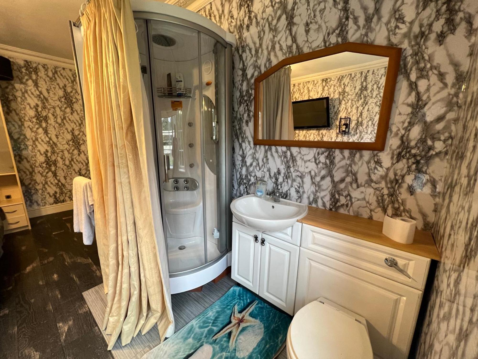 The Caduceus- Residence Chertsey Extérieur photo