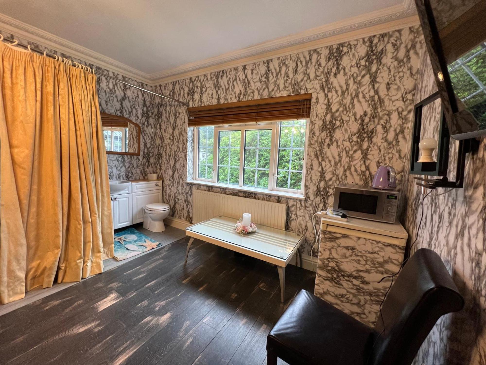 The Caduceus- Residence Chertsey Extérieur photo