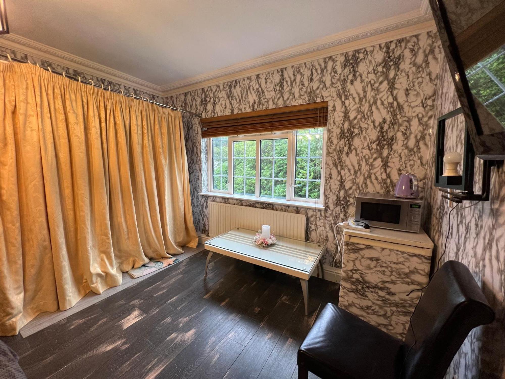 The Caduceus- Residence Chertsey Extérieur photo
